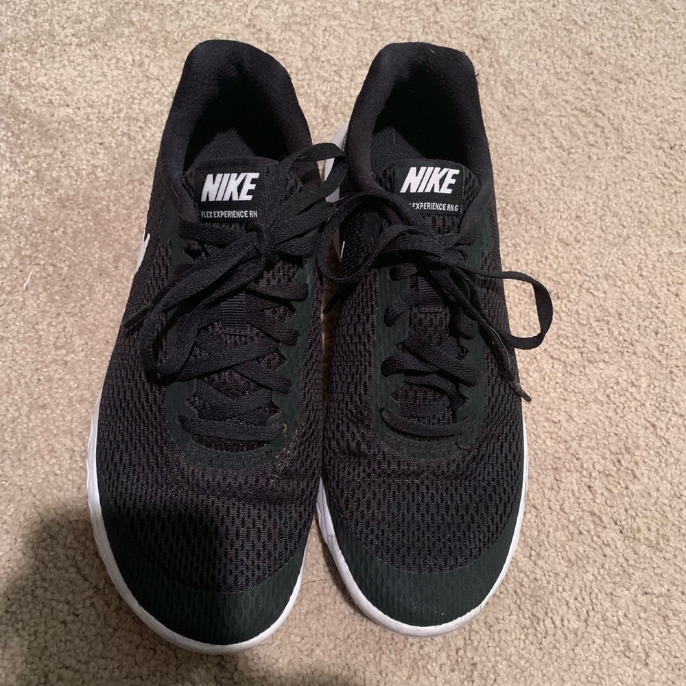 Nike women’s “Flex Experience” running shoes, sz 7
